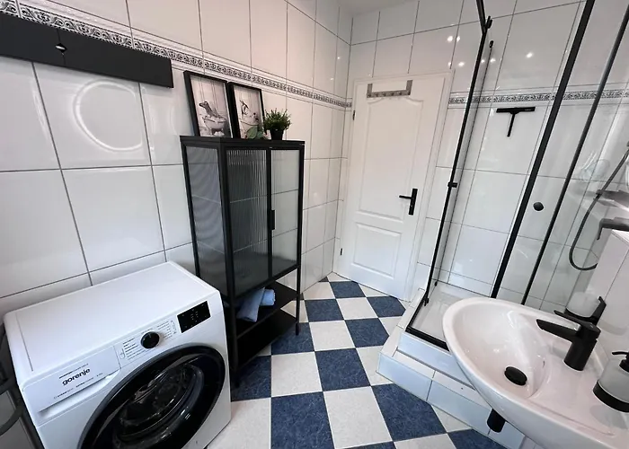 Apartment - Dschungel - Modern, Ruhig Und Familienfreundlich, Gratis W-lan Rostock